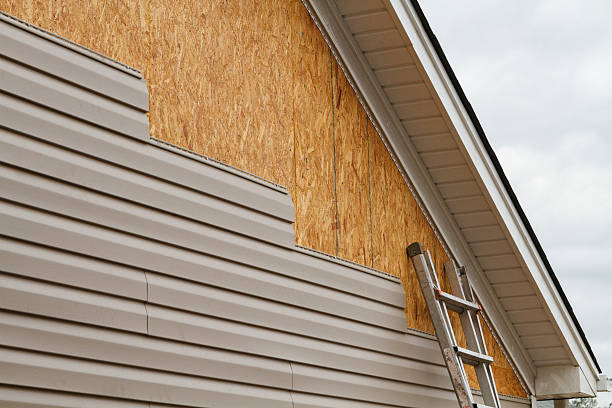 Professional Siding Installation technician working in Milford, IN